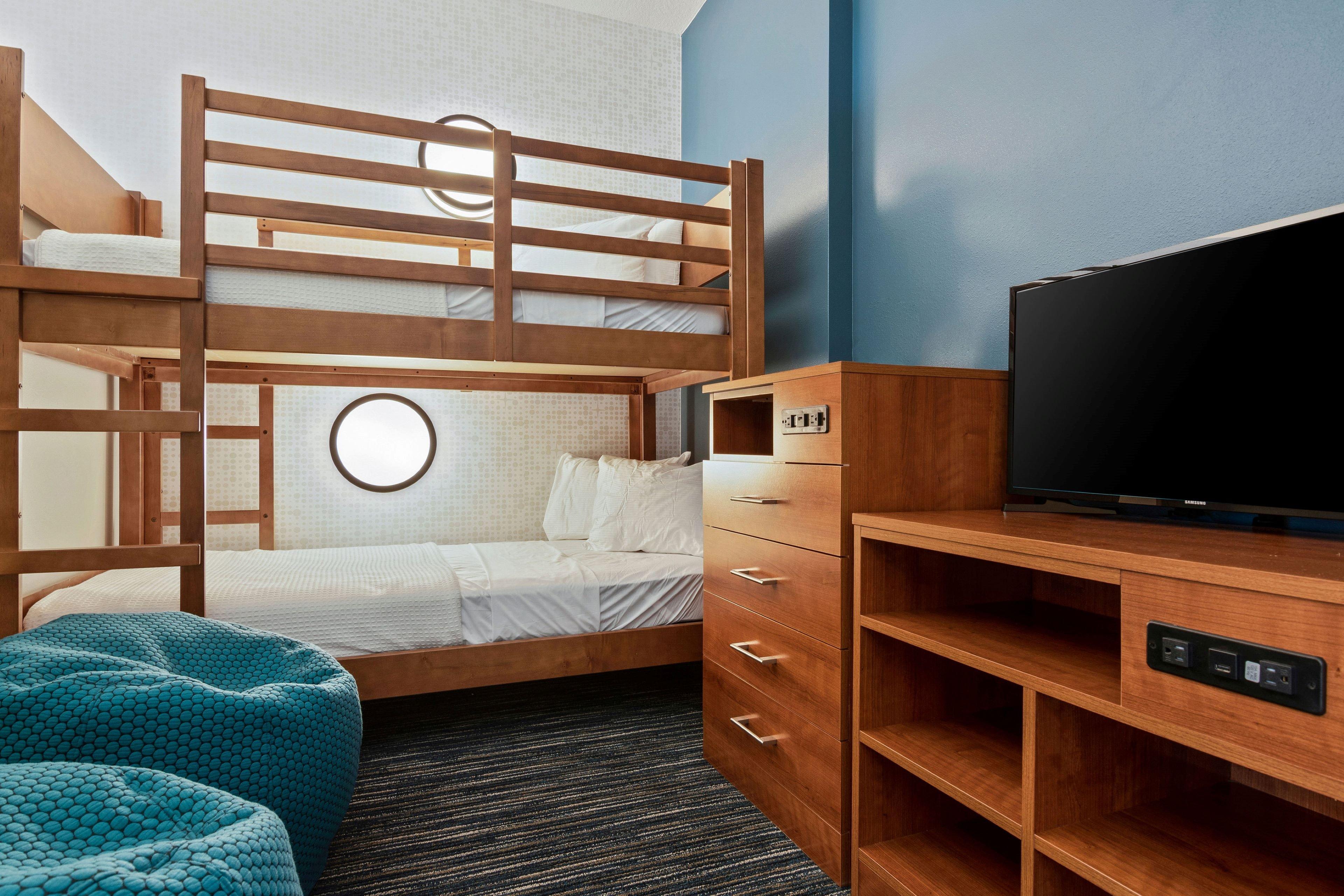 Holiday Inn Express & Suites Orlando- Lake Buena Vista By Ihg Exterior photo