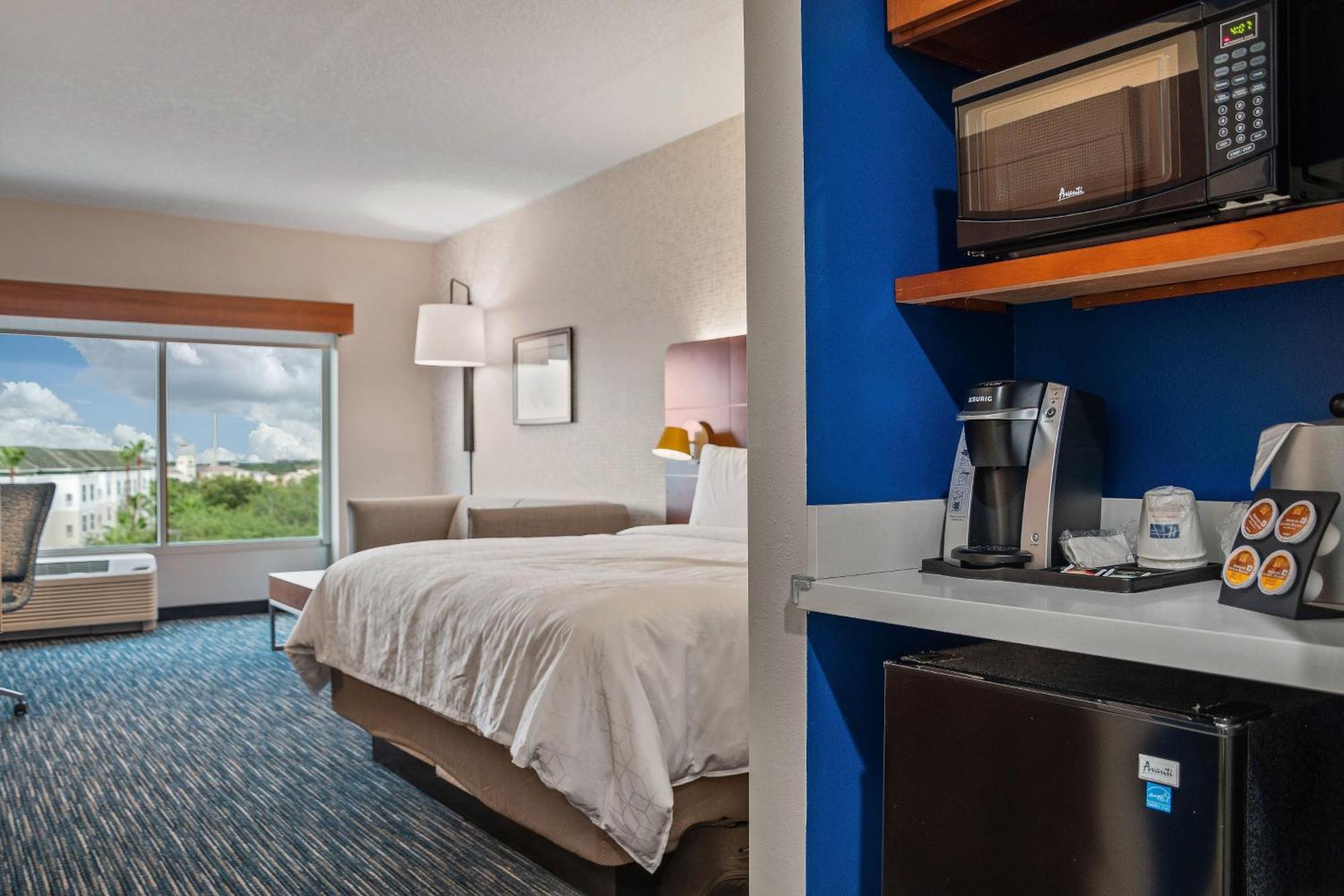 Holiday Inn Express & Suites Orlando- Lake Buena Vista By Ihg Exterior photo