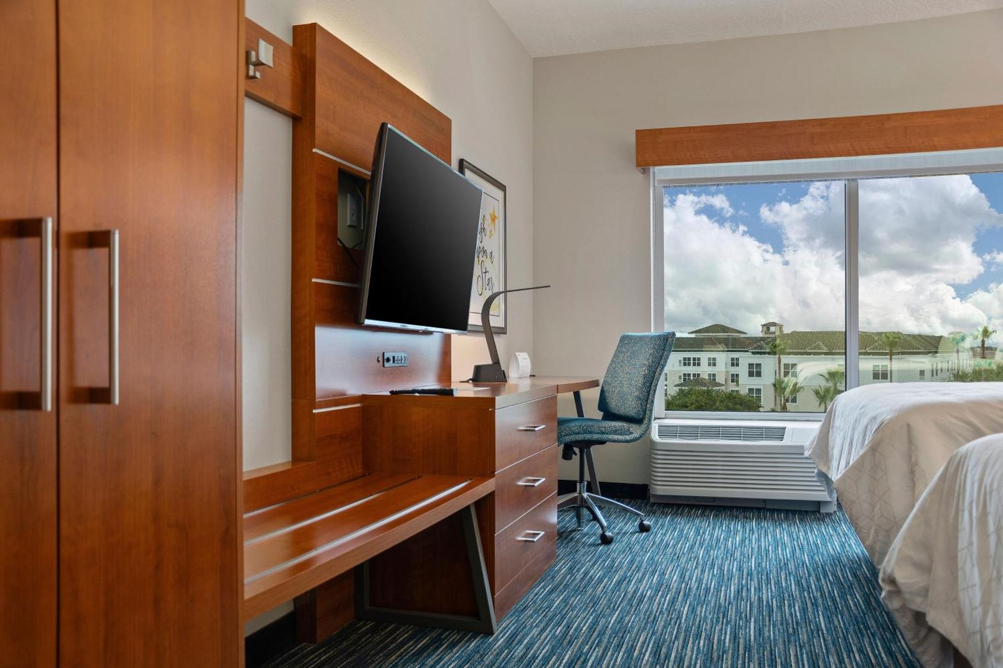 Holiday Inn Express & Suites Orlando- Lake Buena Vista By Ihg Exterior photo