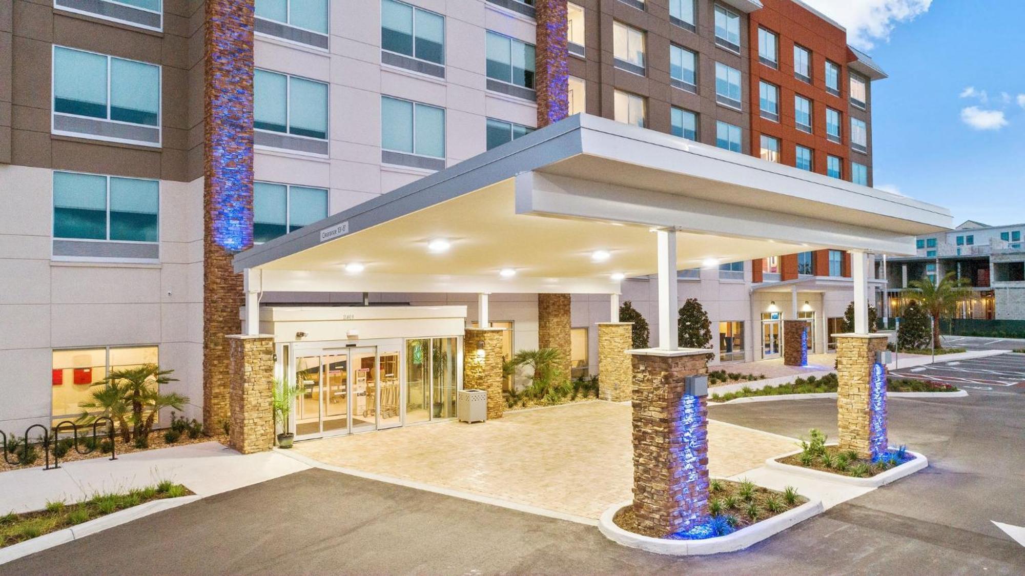 Holiday Inn Express & Suites Orlando- Lake Buena Vista By Ihg Exterior photo